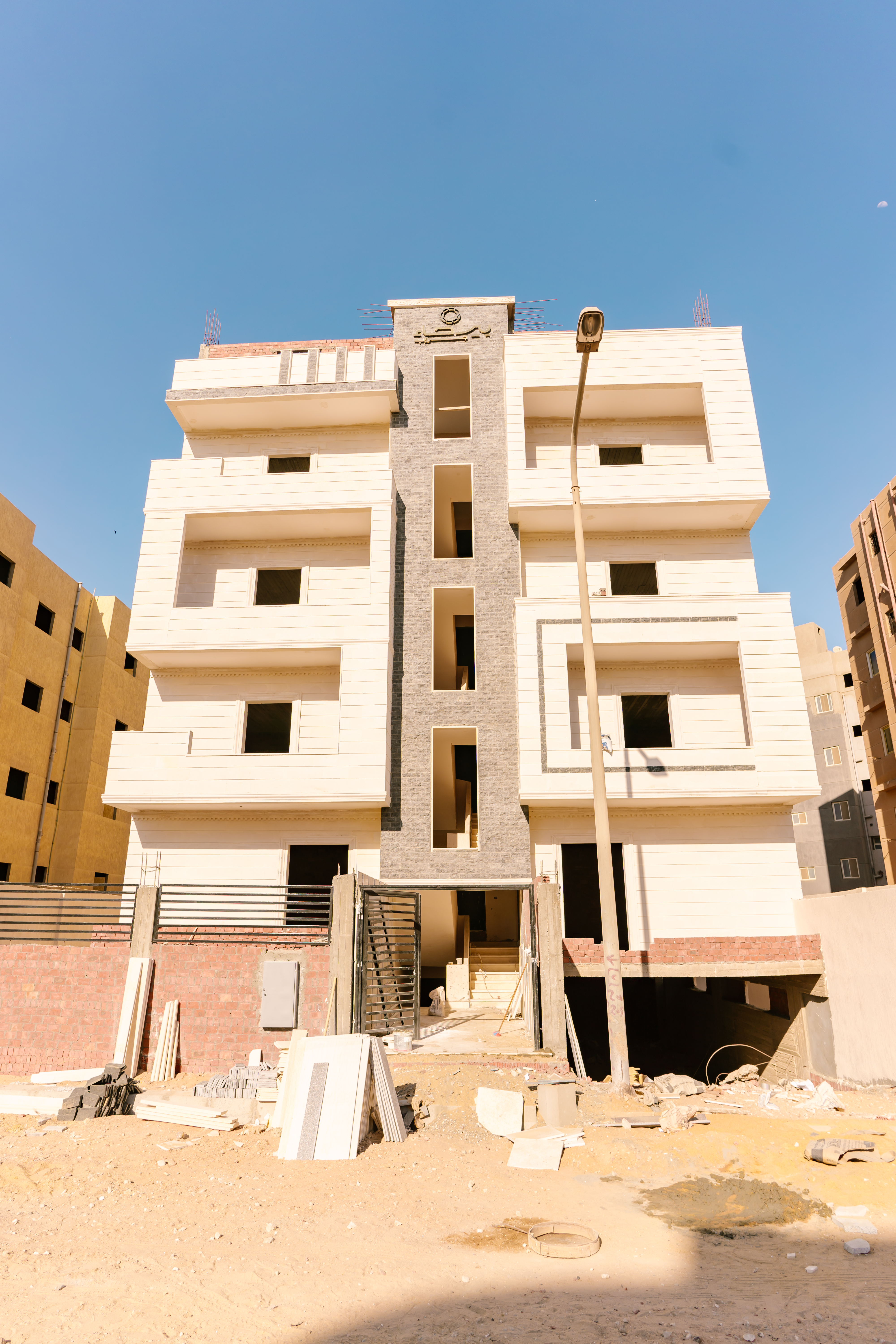 عمارة 24 — أرض المخابرات