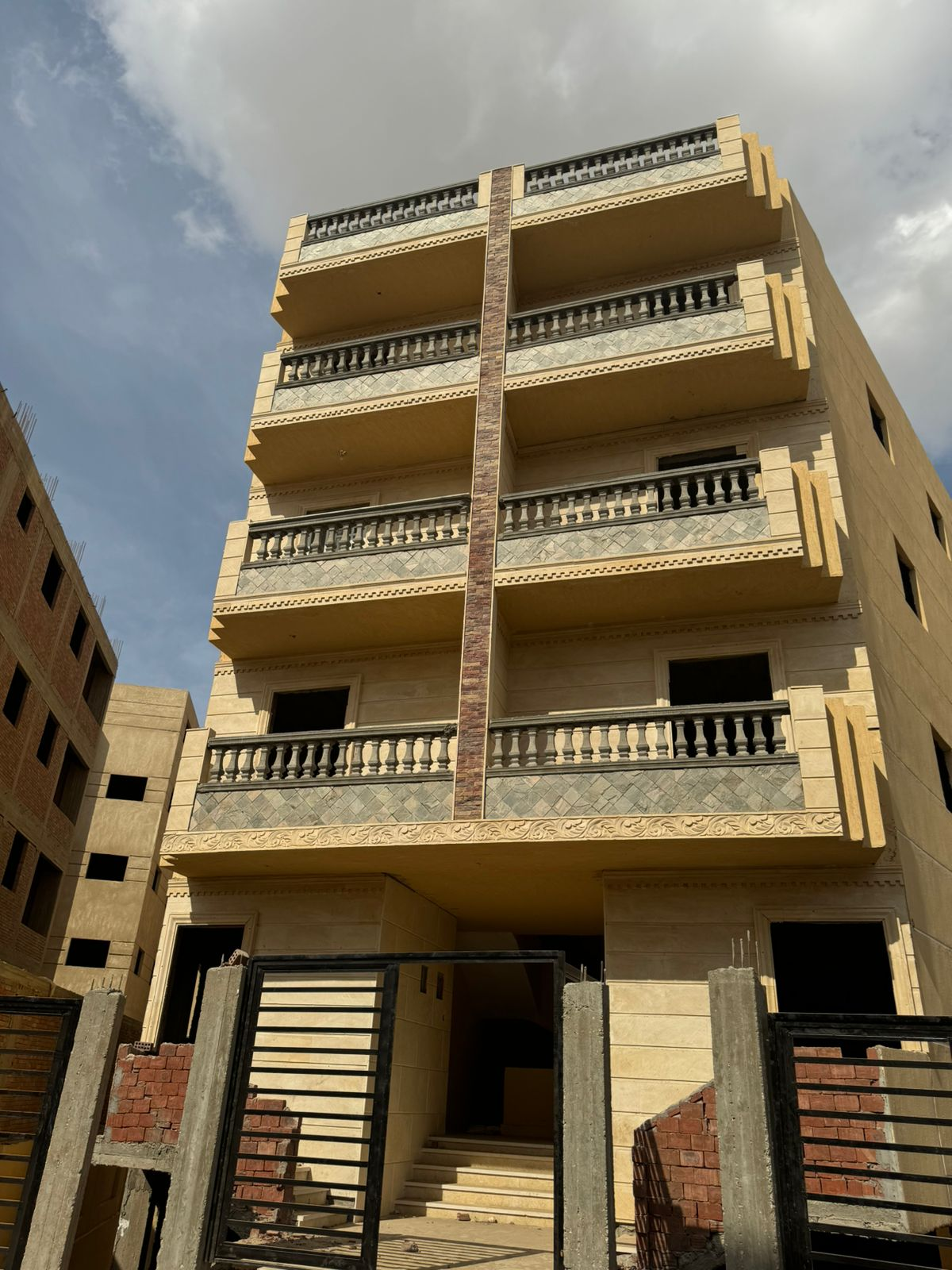 عمارة 300 — السياحية ب